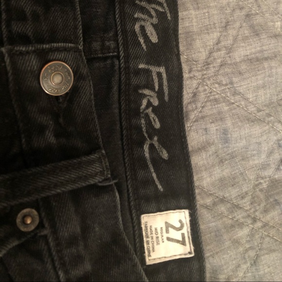 Black Bandanna pocket Jean shorts - Picture 3 of 5